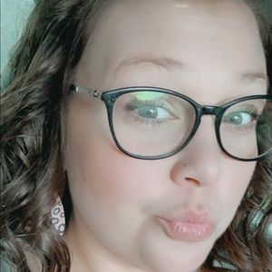 Meet your Posher, Cynthia